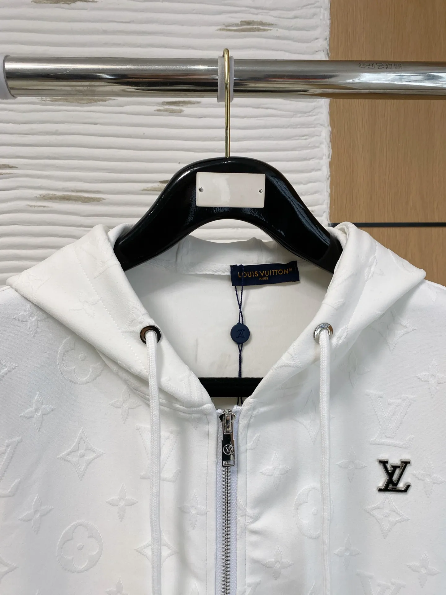🅿️720 LV 2025 autumn and winter new counter, the same casual Tencel cotton fabric suit, breathable, comfortable and casual! Full of high-end feel! The details are exquisite and high-end, and the workmanship is impeccable! The original high-end fabric is very high-end! The fabric is crisp, anti-wrinkle and wear-resistant, warm, neat and stylish. Everyone must buy a set this autumn and winter. They must look cool and cool when wearing it. This is a model that we highly recommend! M-3XL